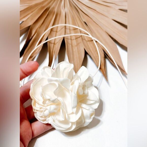 Cream flower choker S410 - Picture 4 of 4